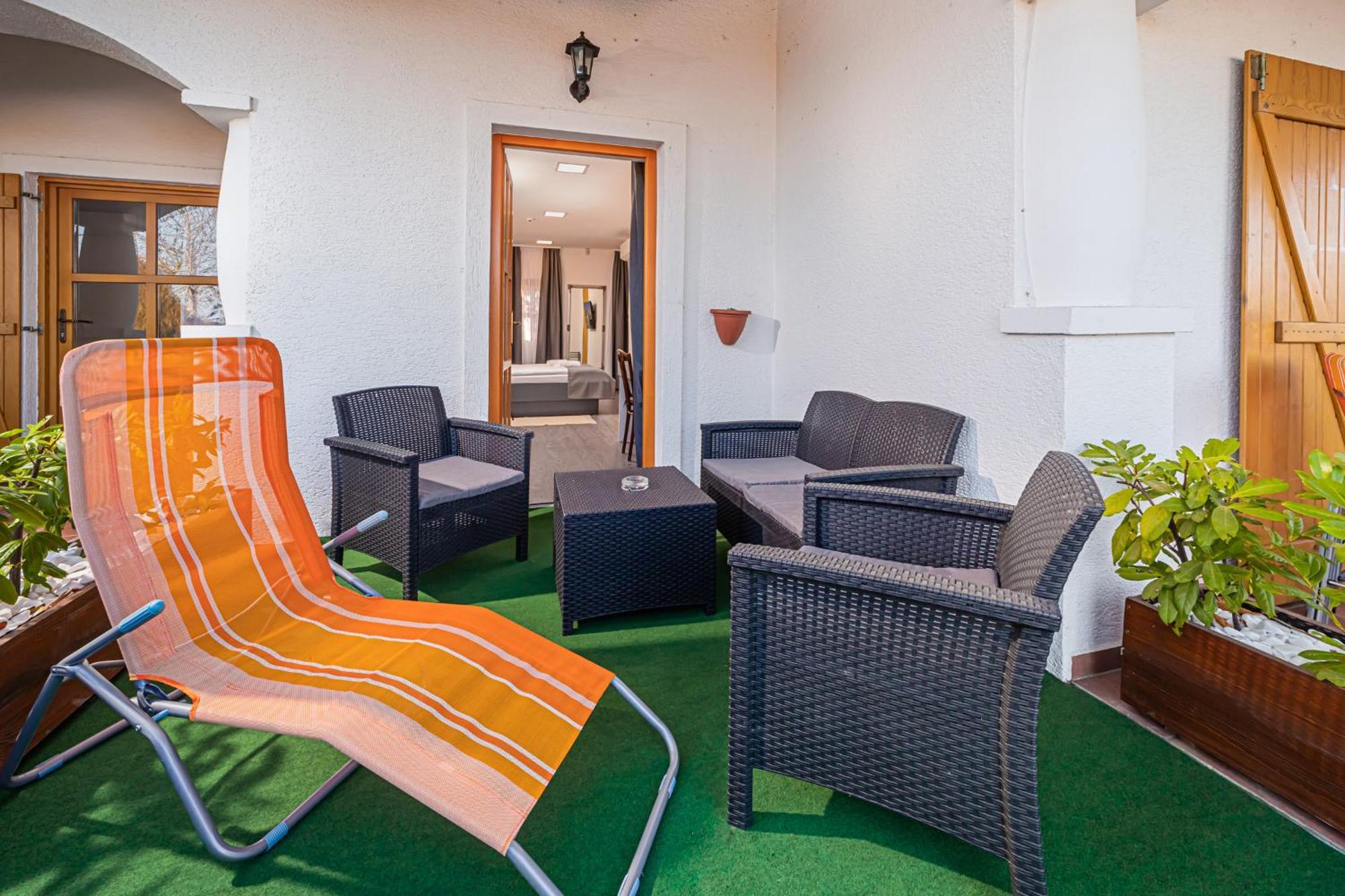 Rigotanya Relax & Wellness Panzio Buekfuerdo Hotel Buitenkant foto